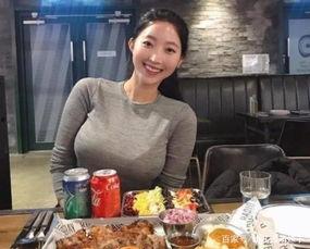 韩国网红李英娜,时尚穿搭达人，魅力四射的社交影响力